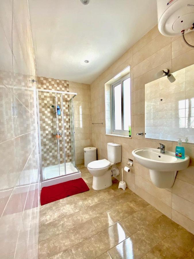 New Breeze Apartment Сейнт Полс Бей Екстериор снимка