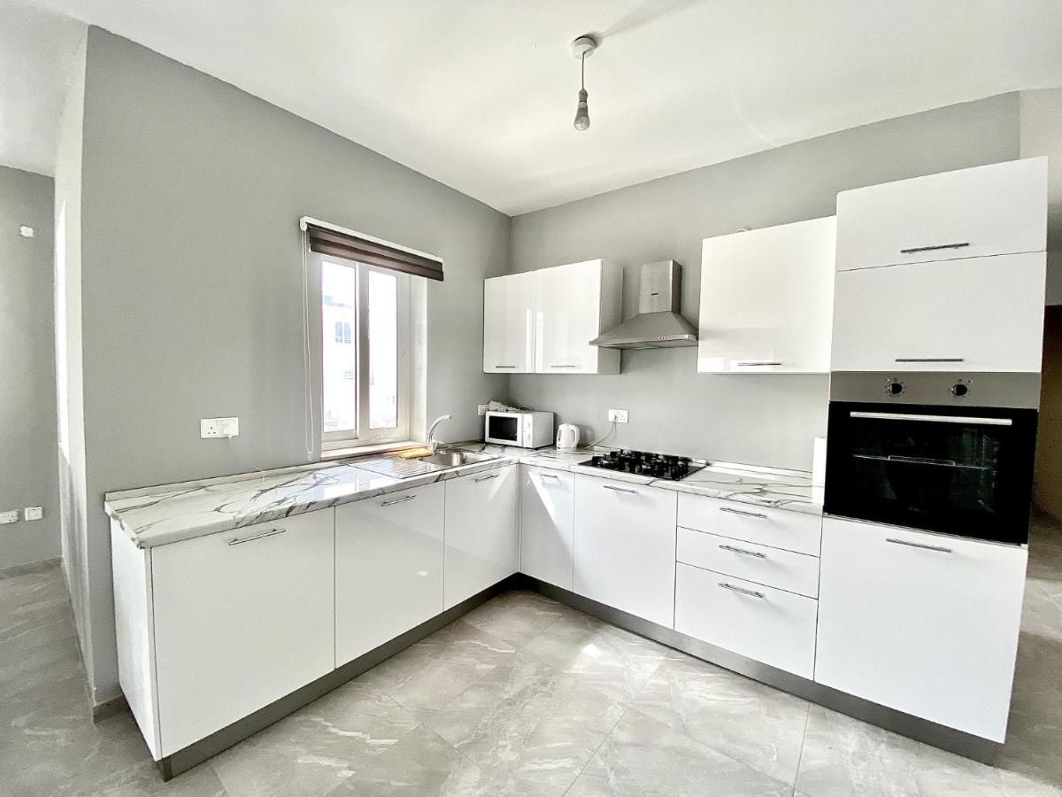 New Breeze Apartment Сейнт Полс Бей Екстериор снимка