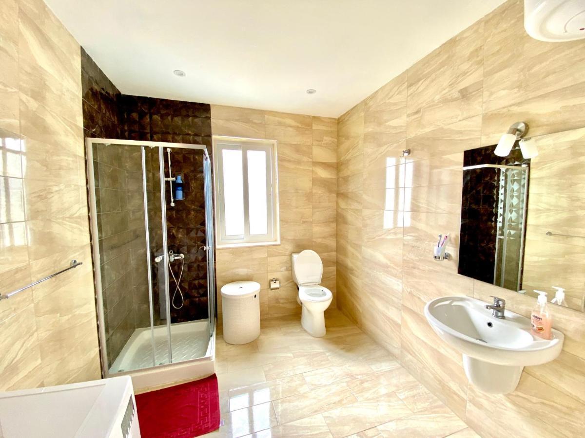 New Breeze Apartment Сейнт Полс Бей Екстериор снимка