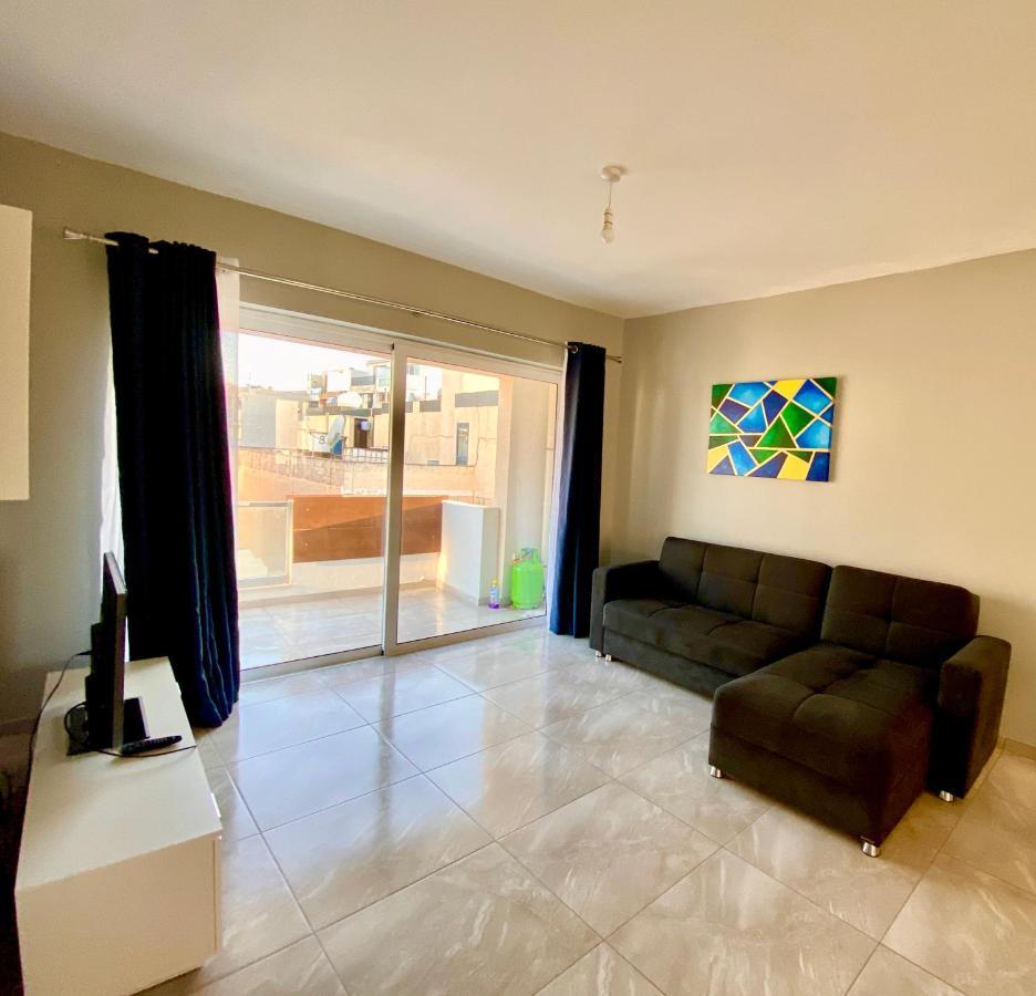 New Breeze Apartment Сейнт Полс Бей Екстериор снимка