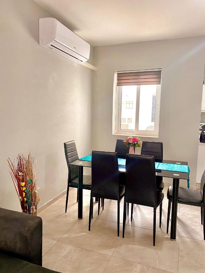 New Breeze Apartment Сейнт Полс Бей Екстериор снимка