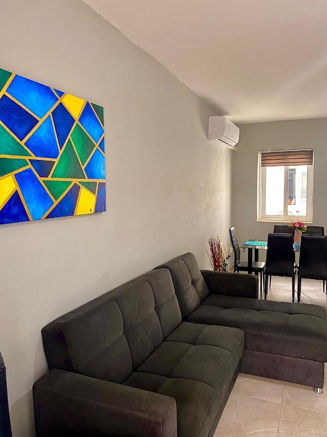 New Breeze Apartment Сейнт Полс Бей Екстериор снимка