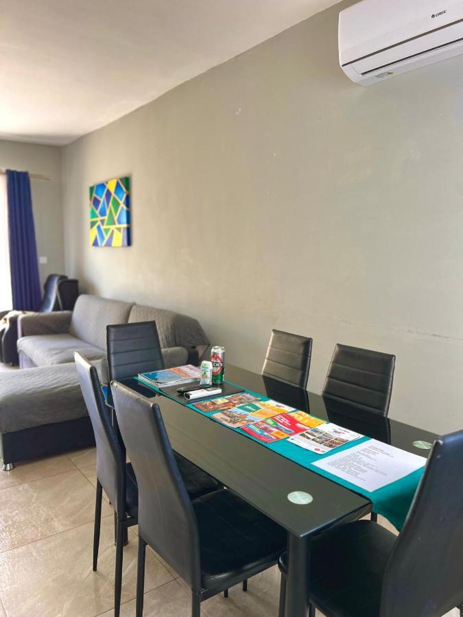 New Breeze Apartment Сейнт Полс Бей Екстериор снимка