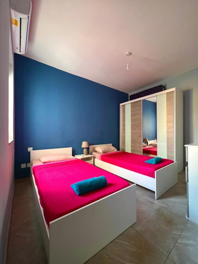 New Breeze Apartment Сейнт Полс Бей Екстериор снимка